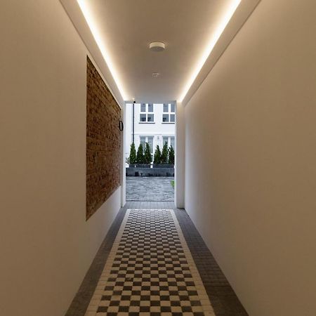 City Studio With Ac Czarnowiejska By Renters Cracovie Extérieur photo