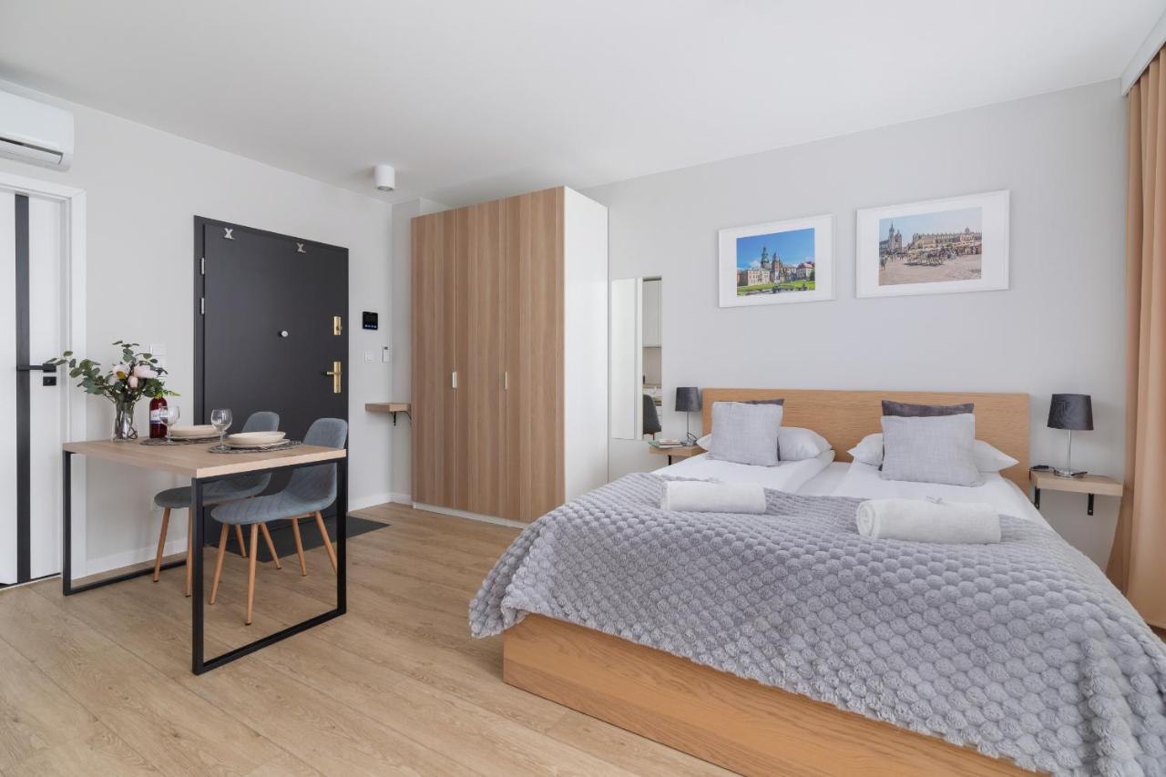 City Studio With Ac Czarnowiejska By Renters Cracovie Extérieur photo