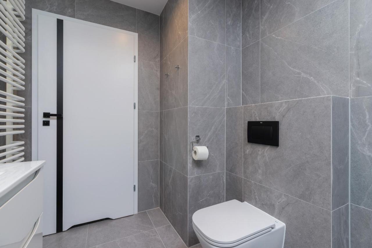 City Studio With Ac Czarnowiejska By Renters Cracovie Extérieur photo