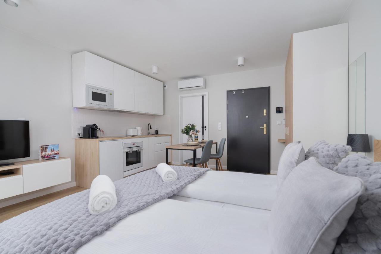 City Studio With Ac Czarnowiejska By Renters Cracovie Extérieur photo