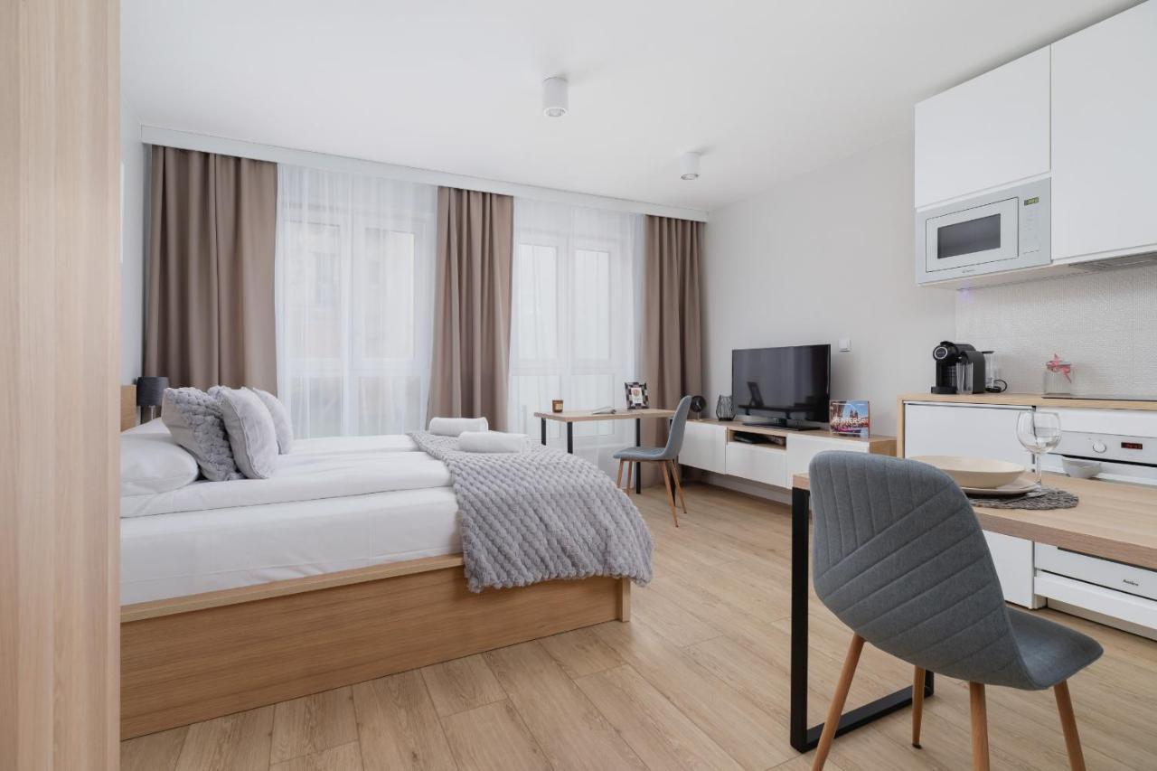 City Studio With Ac Czarnowiejska By Renters Cracovie Extérieur photo