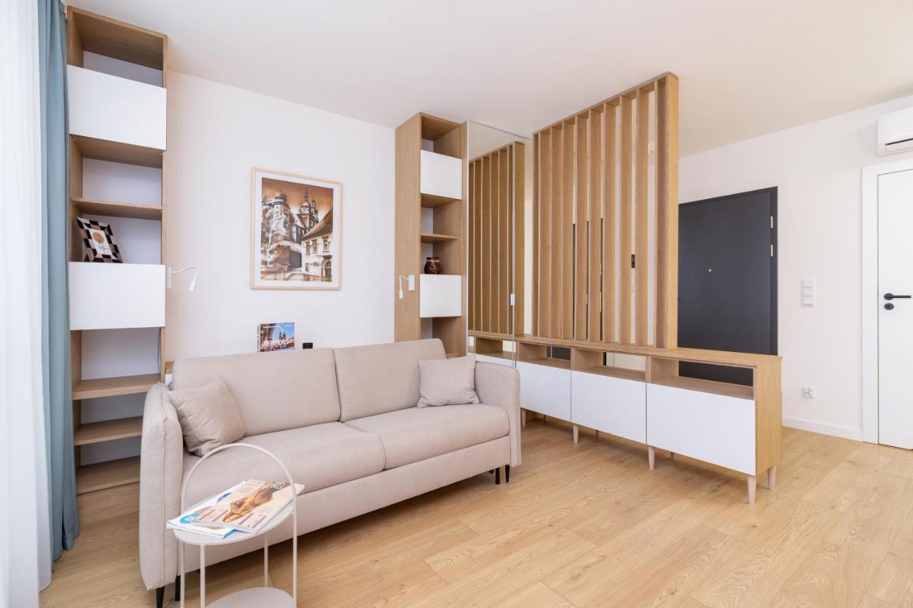 City Studio With Ac Czarnowiejska By Renters Cracovie Extérieur photo