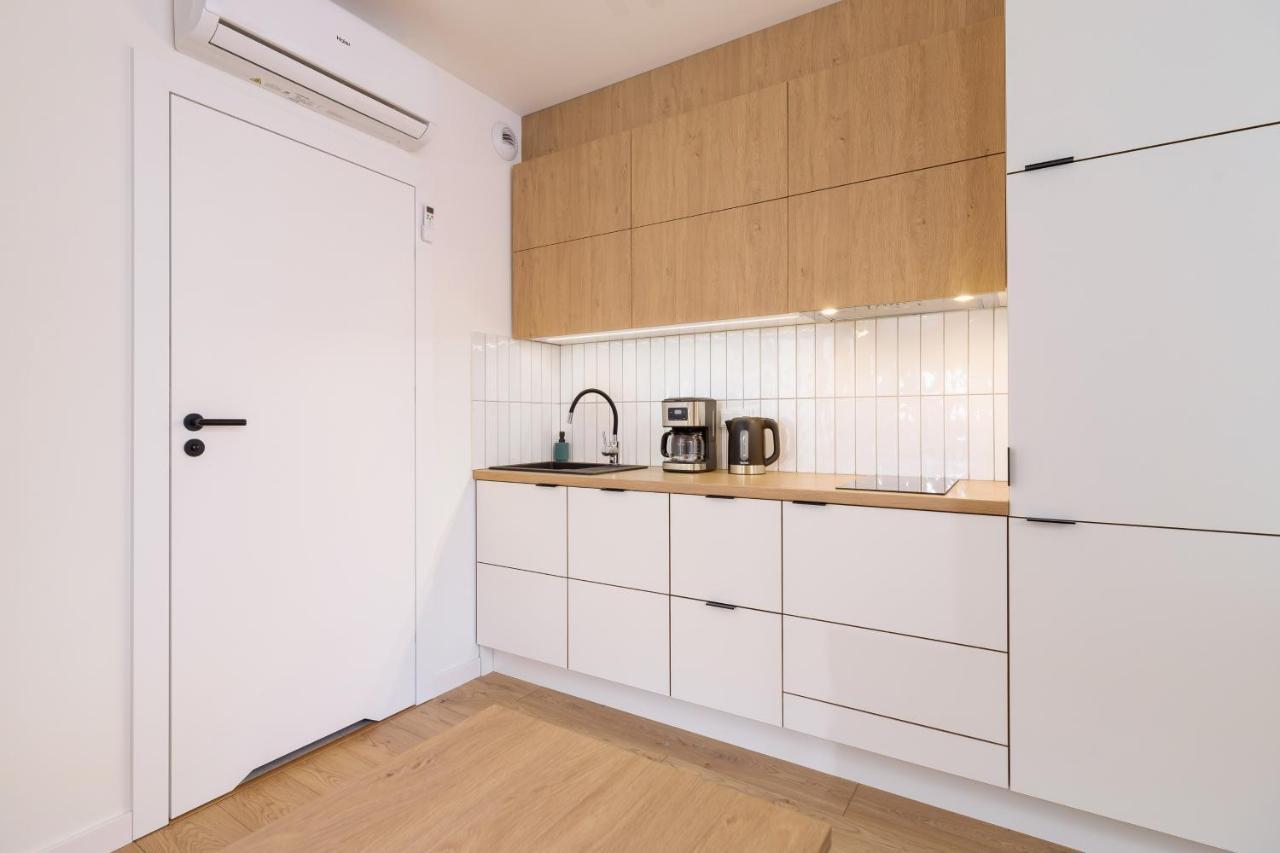 City Studio With Ac Czarnowiejska By Renters Cracovie Extérieur photo