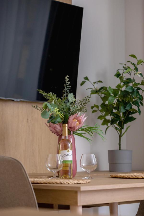 City Studio With Ac Czarnowiejska By Renters Cracovie Extérieur photo