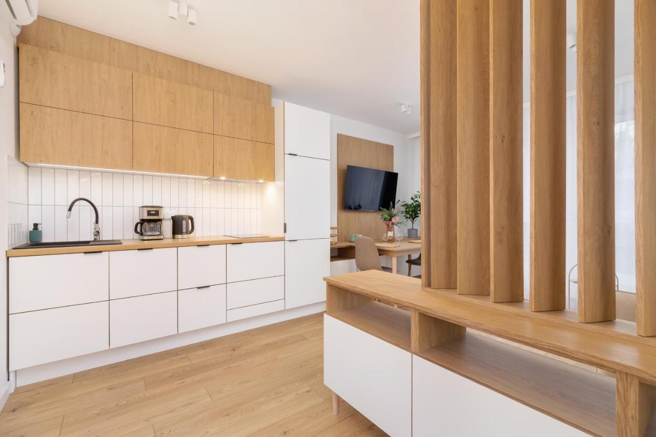 City Studio With Ac Czarnowiejska By Renters Cracovie Extérieur photo