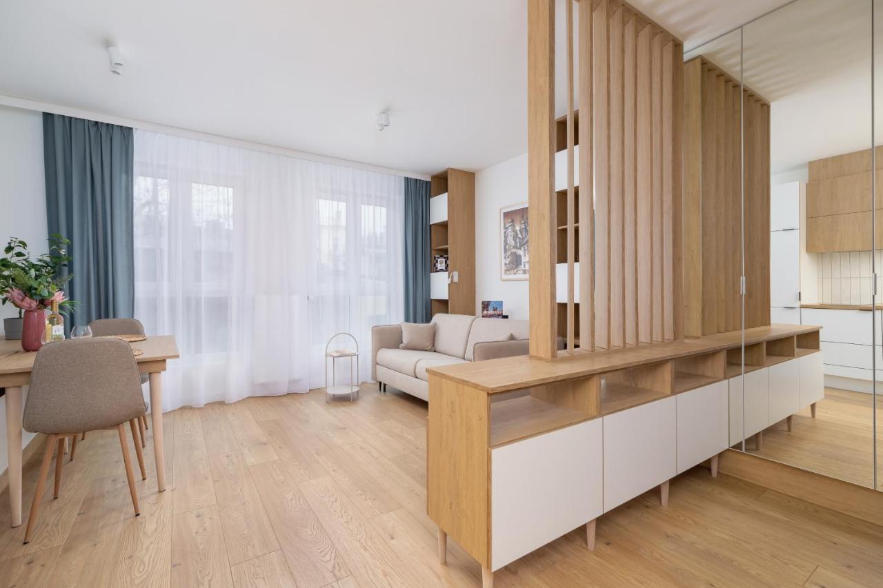 City Studio With Ac Czarnowiejska By Renters Cracovie Extérieur photo