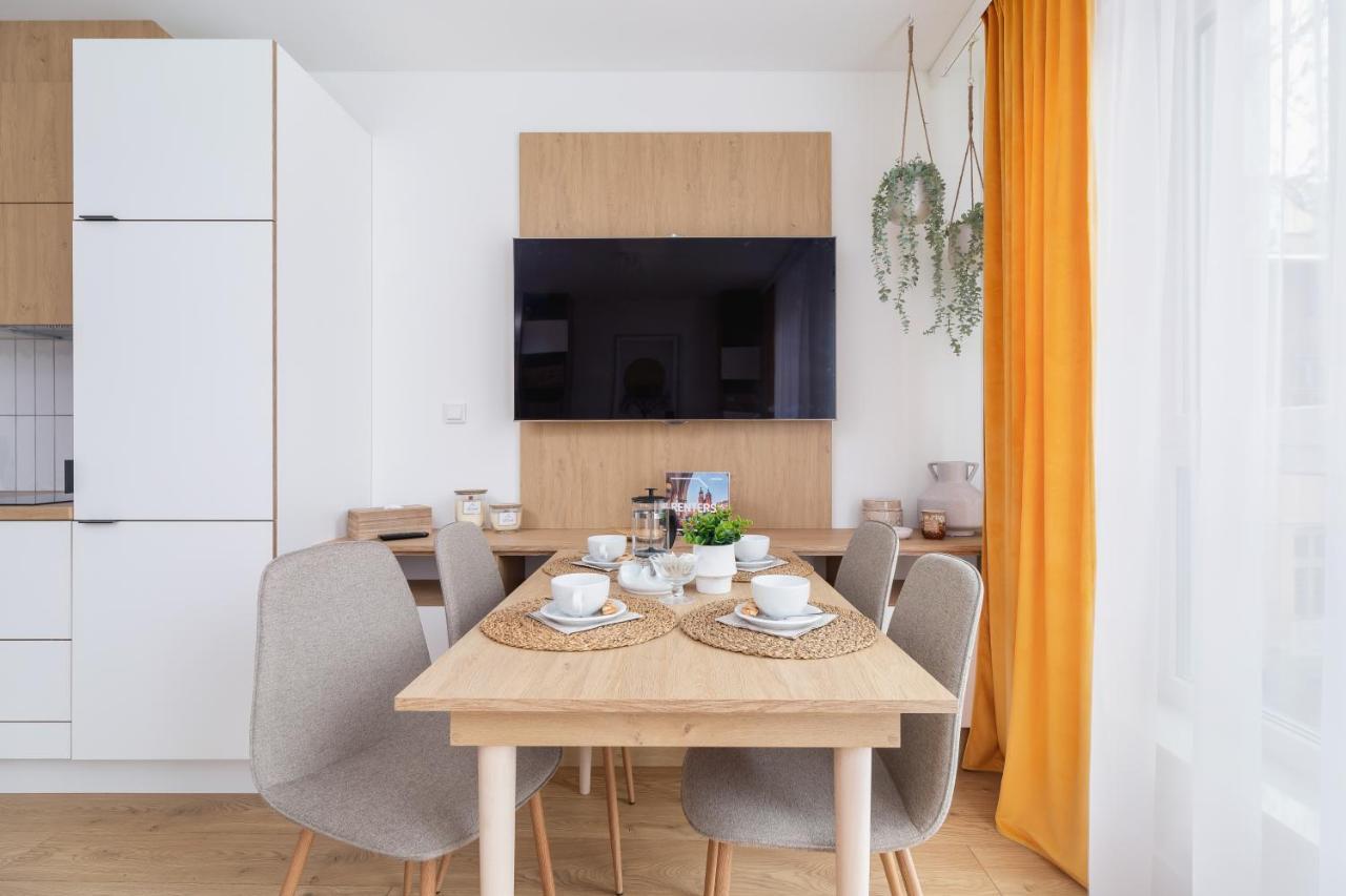 City Studio With Ac Czarnowiejska By Renters Cracovie Extérieur photo