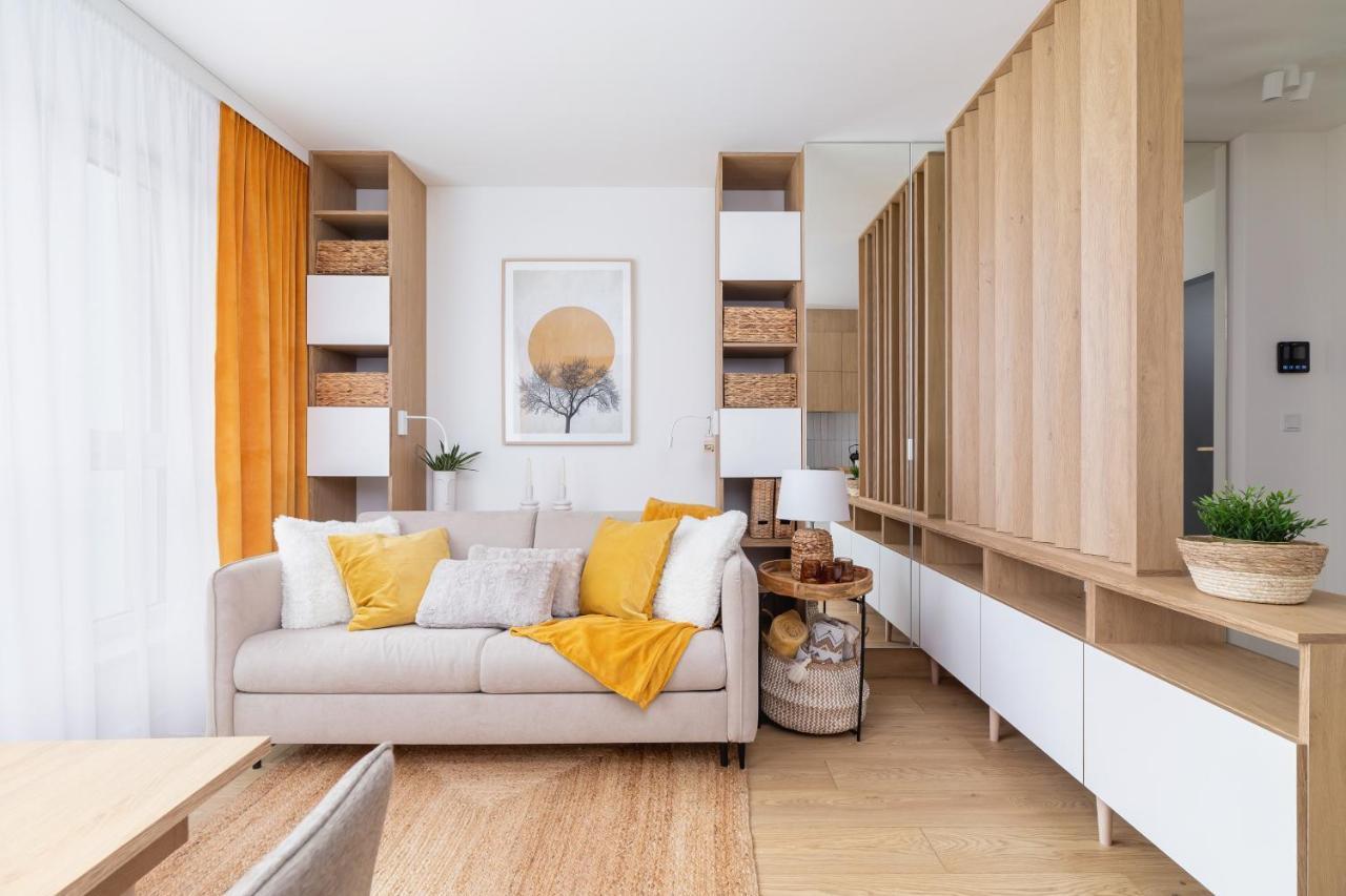 City Studio With Ac Czarnowiejska By Renters Cracovie Extérieur photo
