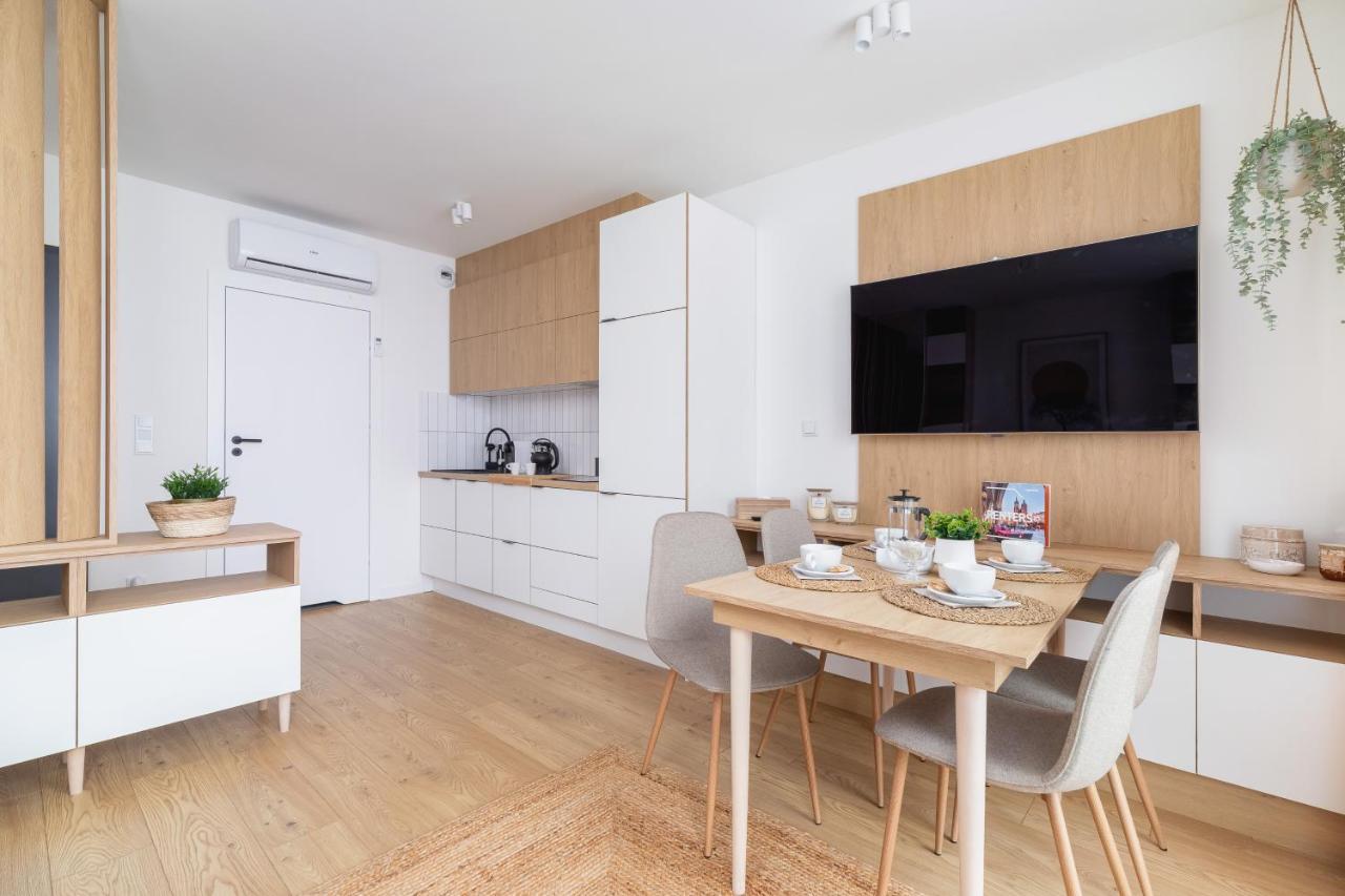 City Studio With Ac Czarnowiejska By Renters Cracovie Extérieur photo