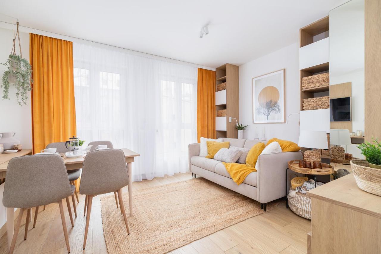 City Studio With Ac Czarnowiejska By Renters Cracovie Extérieur photo