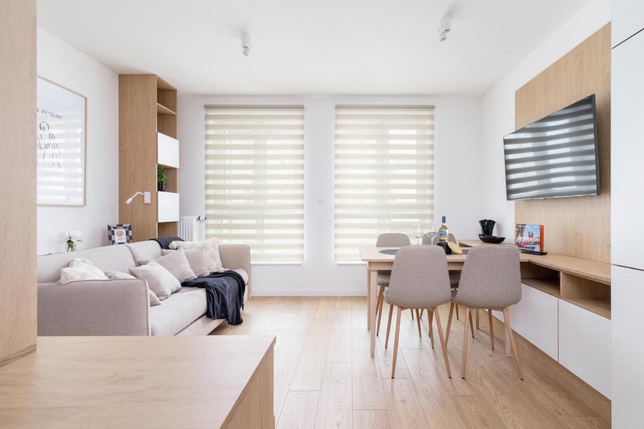 City Studio With Ac Czarnowiejska By Renters Cracovie Extérieur photo
