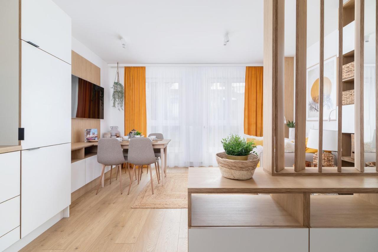 City Studio With Ac Czarnowiejska By Renters Cracovie Extérieur photo