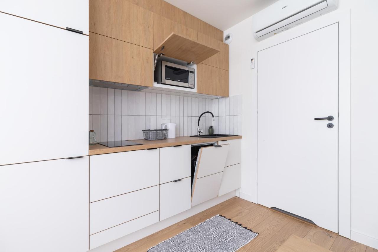 City Studio With Ac Czarnowiejska By Renters Cracovie Extérieur photo