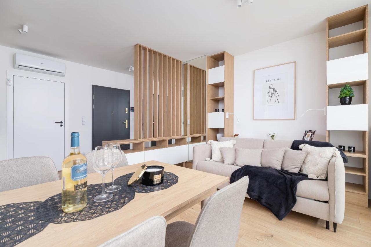 City Studio With Ac Czarnowiejska By Renters Cracovie Extérieur photo